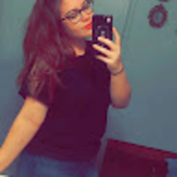 Meet your Posher, Nichole - Picture 1 of 1